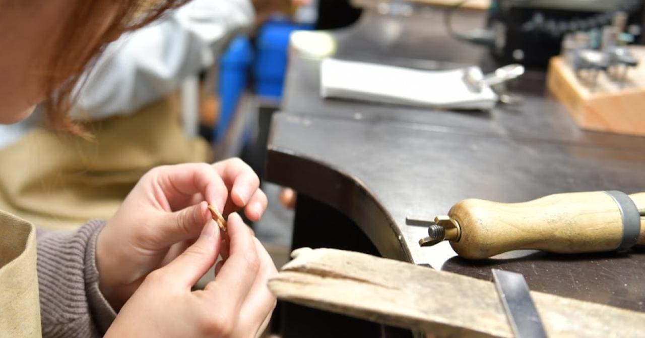 彫金」で作るアクセサリー！基本的なやり方と、おすすめ学習方法 