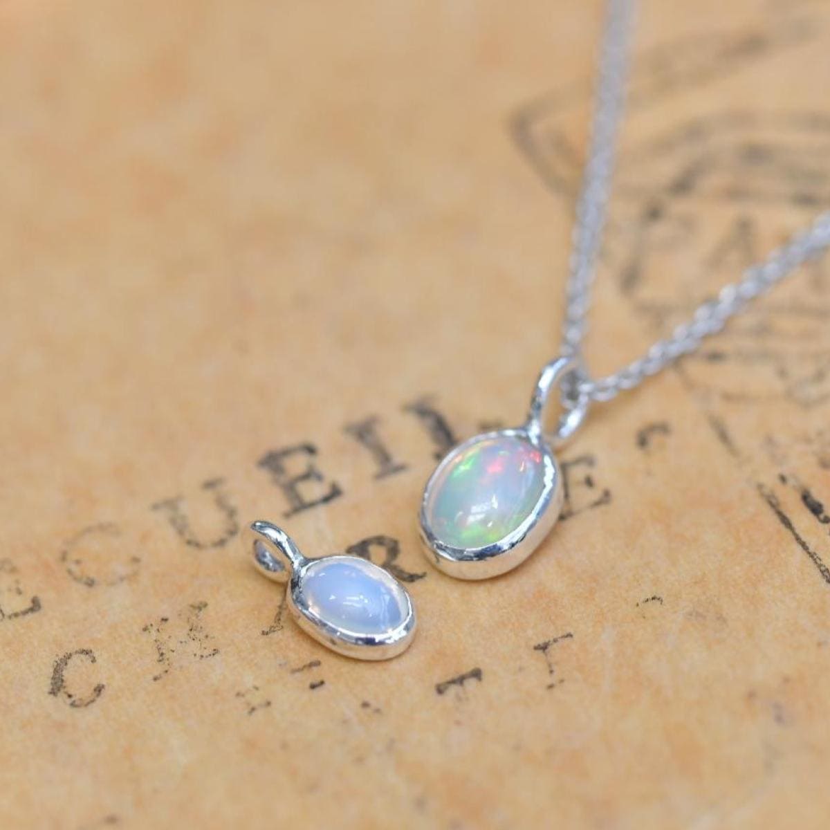 受講生の作品：オパールとムーンストーンのペンダントトップ