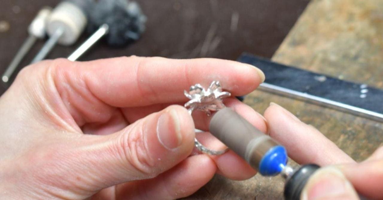 ワックスで作る桜モチーフリングの仕上げ方法