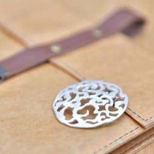 受講生の作品：透かし模様のシルバーブローチ