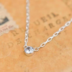 受講生の作品：一粒石をシンプルに留めたシルバーネックレス