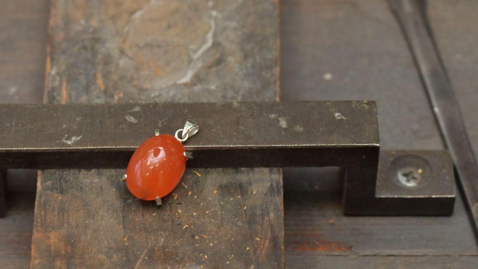 【個別講座】オーバルカボションカットの4本爪ペンダント