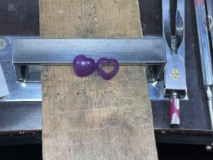 ボリュームのある立体的なハートのペンダント